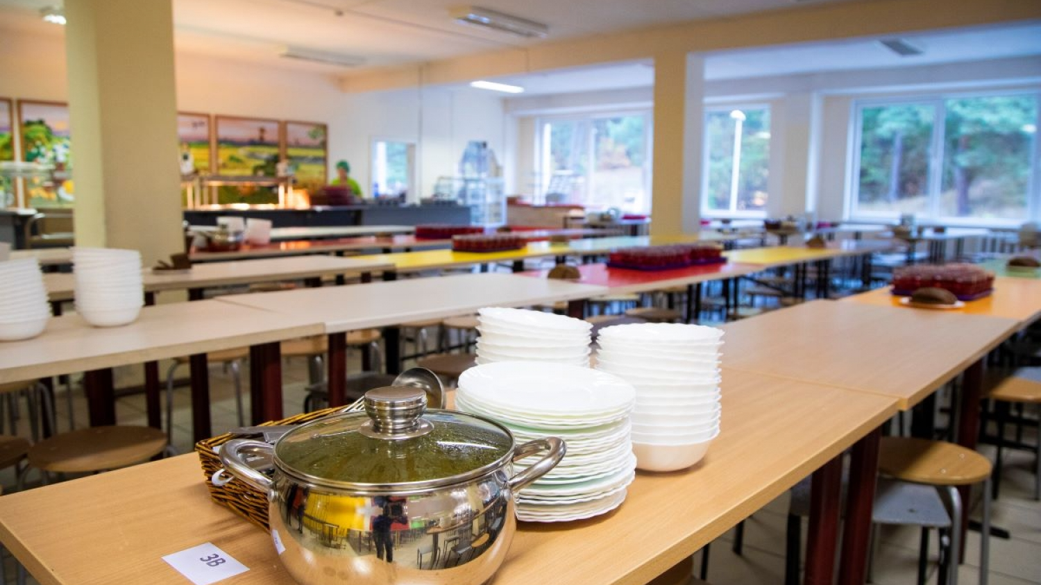Rīgas pašvaldība iecerējusi kompensēt izglītojamo ēdināšanu 100% apmērā plašam sociālo grupu lokam