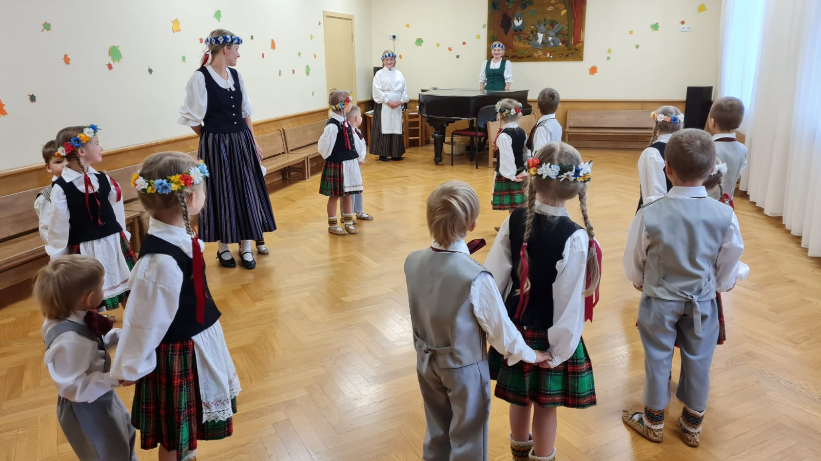 Rīgas 13. pirmsskolas izglītības iestādē “Ābecītis” no Mārtiņiem līdz Latvijas dzimšanas dienai