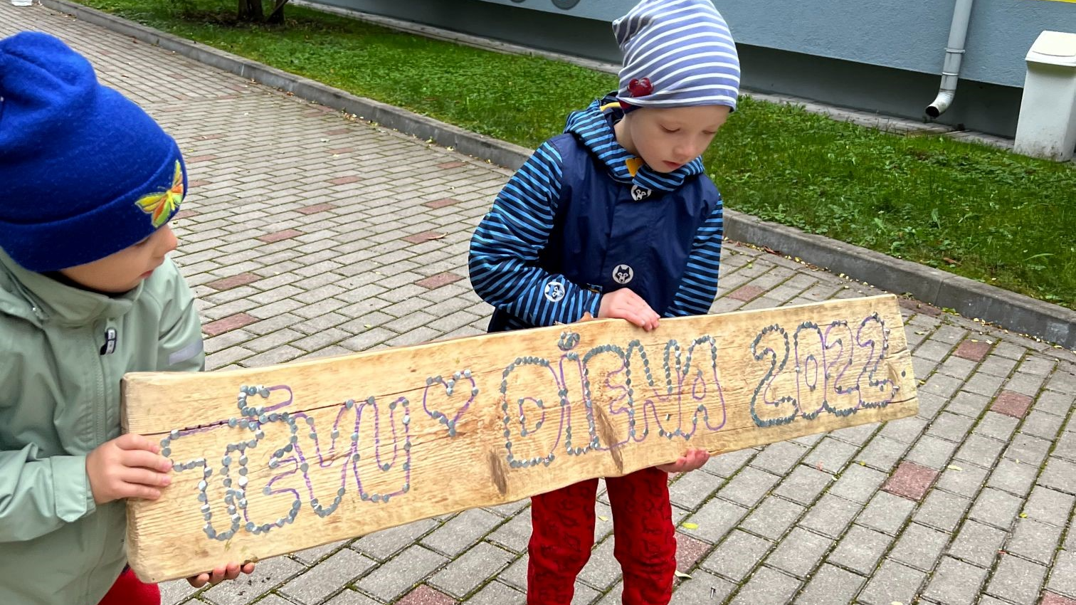 Rīgas pirmsskolas izglītības iestādē "Čiekuriņš" notikusi Tēva diena