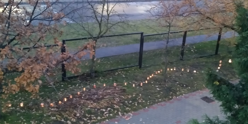 Ar savām rokām veidotā gaismas upe Ziepniekkalnā