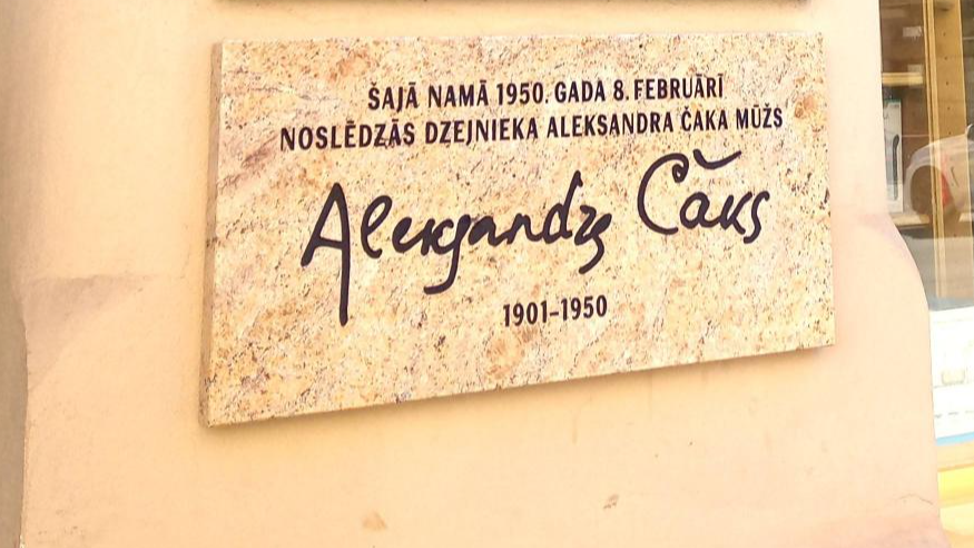 Rīgā atklāta piemiņas plāksne Aleksandram Čakam