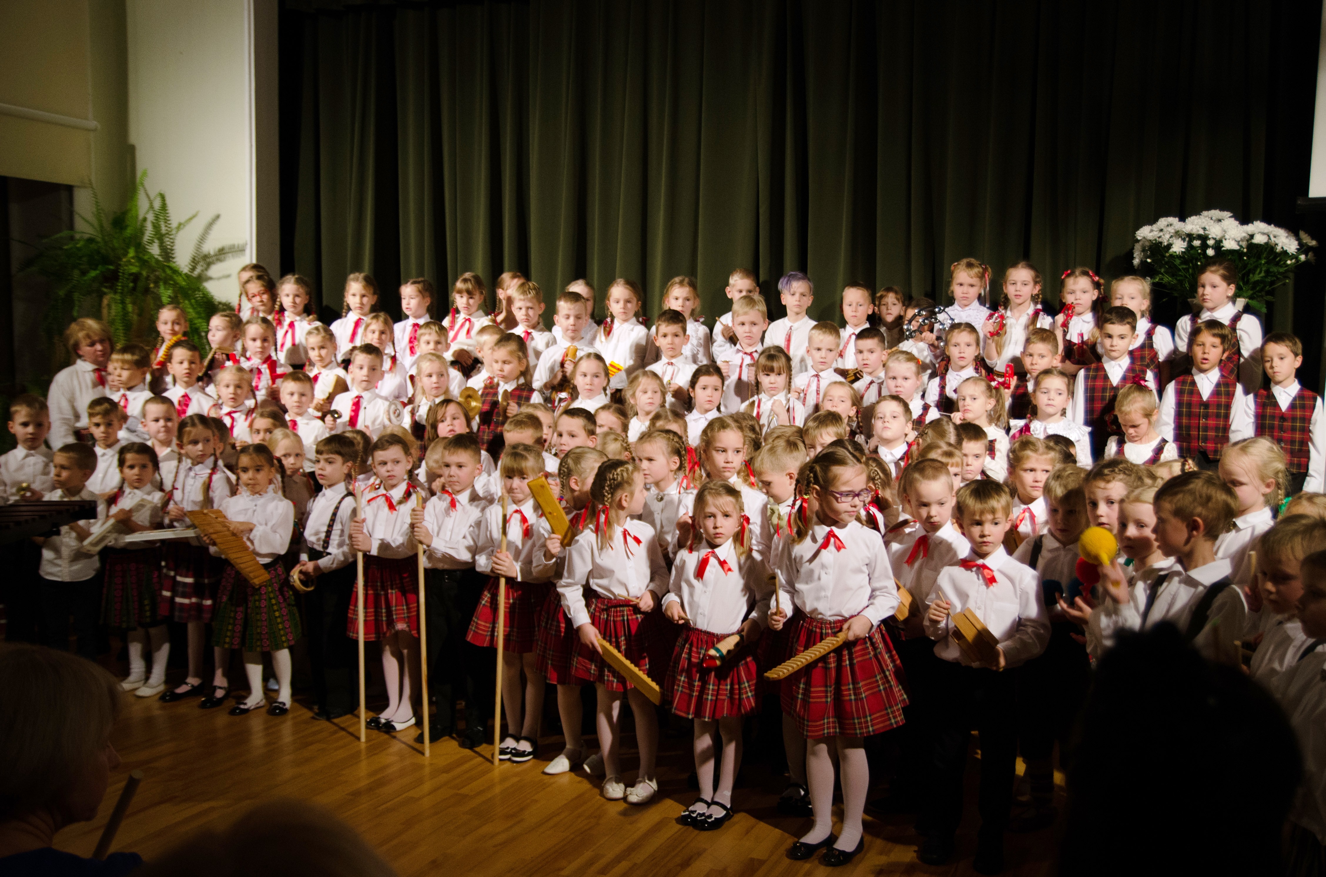 Ar vērienīgu koncertu noslēdzas 8 pirmsskolas izglītības iestāžu projekts