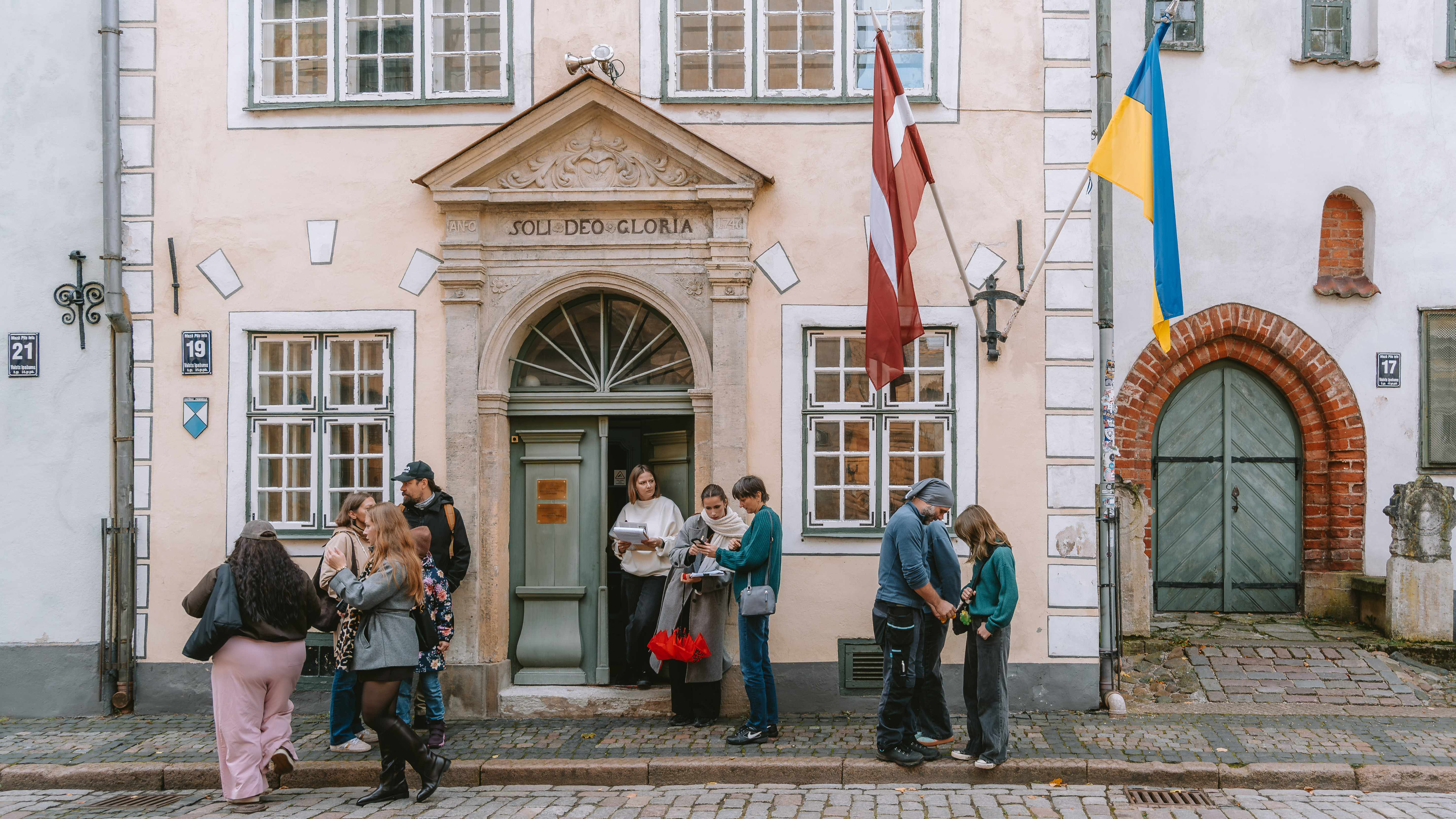 Pirmais «Open House Rīga» festivāls raisījis lielu sabiedrības interesi; organizatori aicina apmeklētājus piedalīties aptaujā