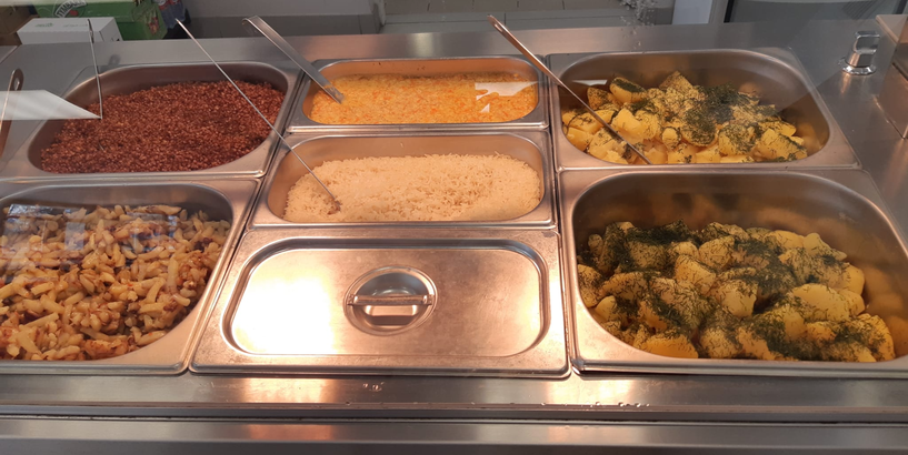 Pēta ēdināšanas kvalitāti Rīgas valstspilsētas pašvaldības skolās