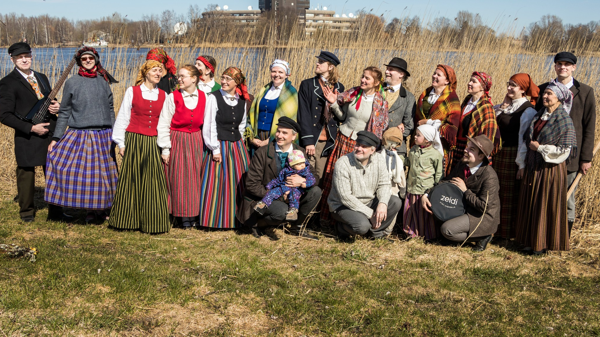 Ielīgošanas pasākums “Sit, Jānīti, vara bungas”