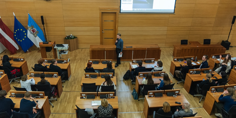 Skolēni diskutē un prezentē idejas par Rīgas vēsturiskā centra attīstību  