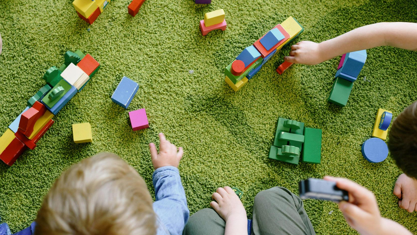 Rīgas pašvaldība aicina vecākus pieteikt bērnus bezmaksas pirmsskolas izglītības programmai privātajos bērnudārzos