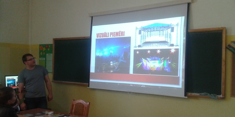 Skaņas un gaismas operātoru darbs