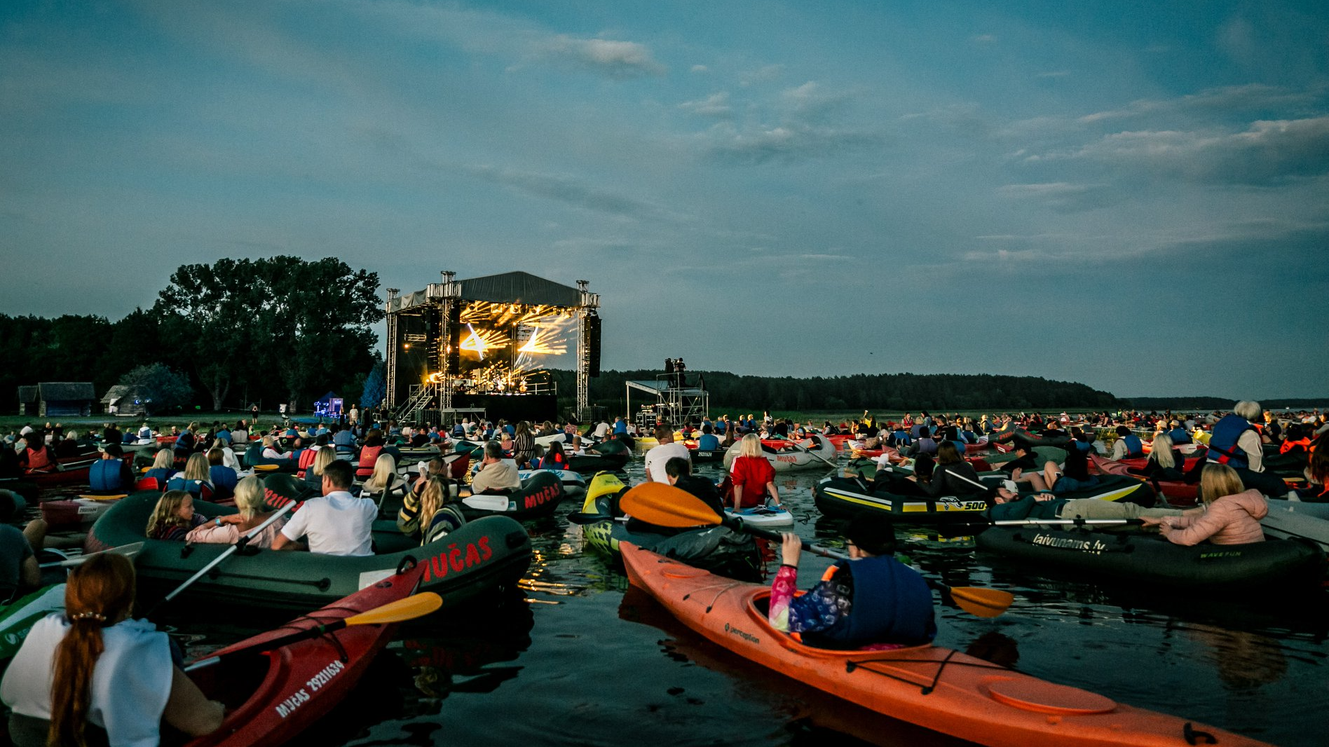 Augustā notiks vērienīgs starpžanru mūzikas festivāls “Laivā”