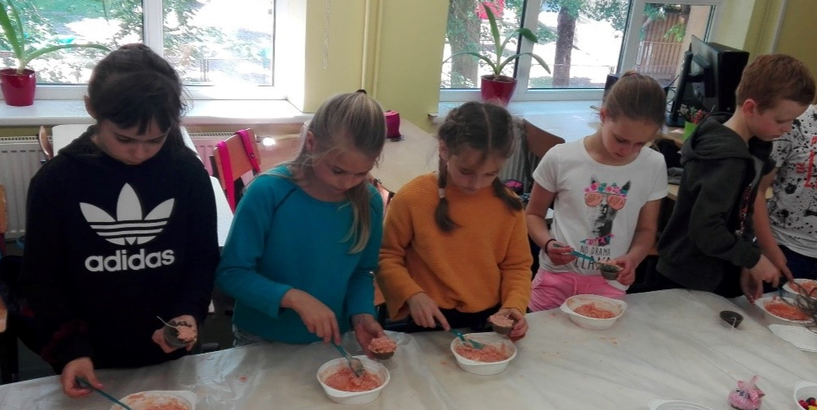 Āgenskalna sākumskolā iepazīst uzņēmēju ikdienu 