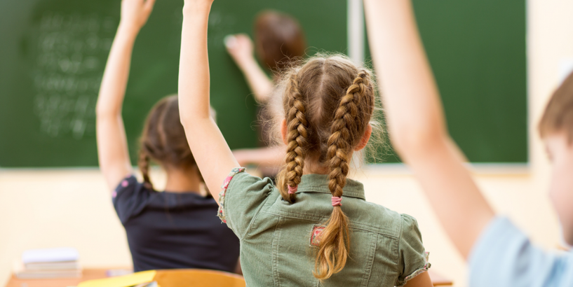 Klātienes mācību uzsākšanai nosaka obligātu skolēnu testēšanu