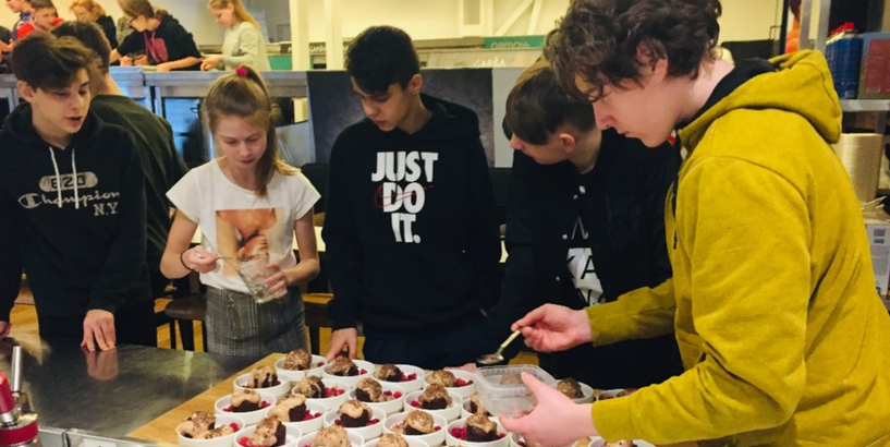 Rīgas Ostvalda vidusskolas audzēkņi iesaistās karjeras pasākumos