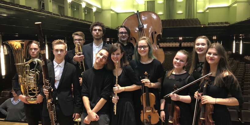 Rīgas jaunieši Brēmenē izpelnās stāvovācijas