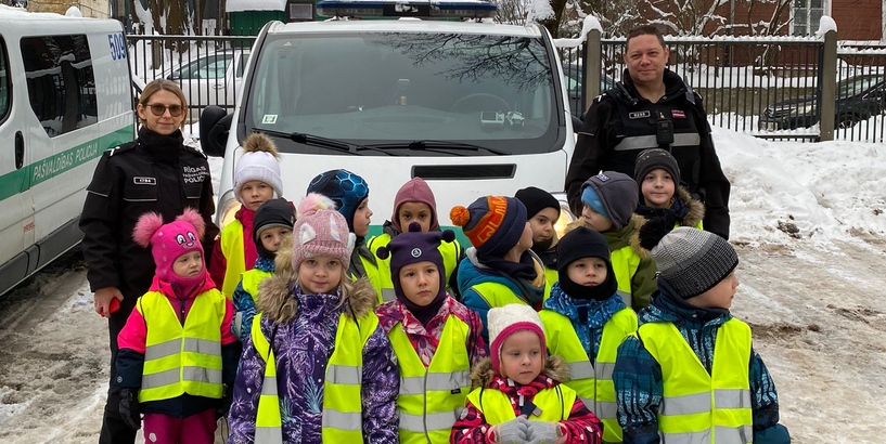Ciemos pie Rīgas pašvaldības policijas darbiniekiem