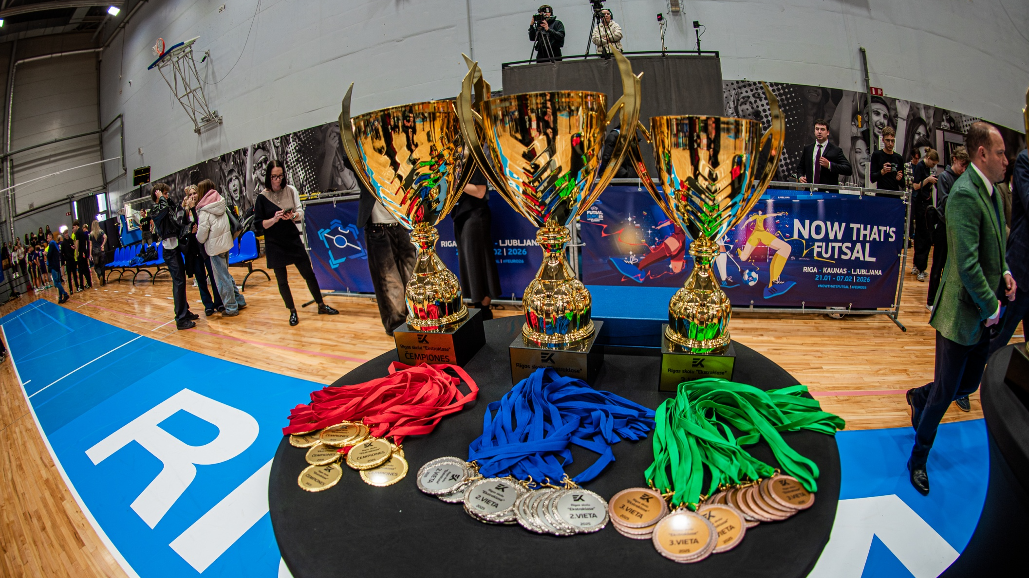 Rīgas 49. vidusskolas zēni un Rīgas Āgenskalna Valsts ģimnāzijas meitenes triumfē “Rīgas skolu Ekstraklases” 2025. gada sezonas finālā