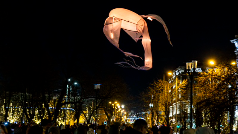 Tiek izsludināta pieteikšanās tirdzniecībai gaismas festivālā “Staro Rīga 2026”