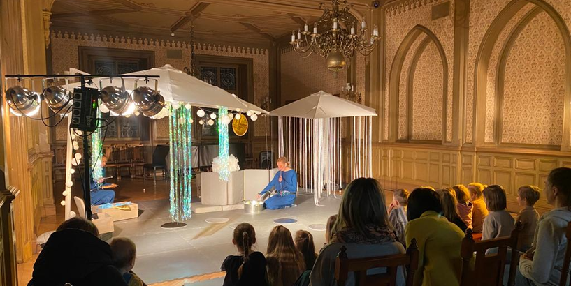 “Cēsu Mazais teātris” dāvāja izrādes ukraiņu bērniem