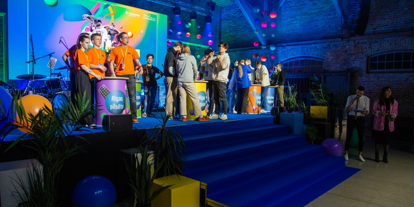 Vislatvijas erudīcijas konkursā FIZMIX Eksperiments priekšplānā Rīgas komanda 