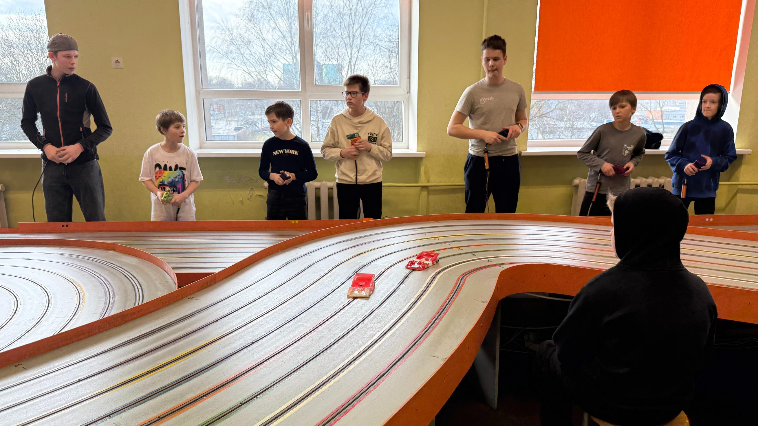 Trases automodelisma sacensības Rīgas Jauno tehniķu centrā