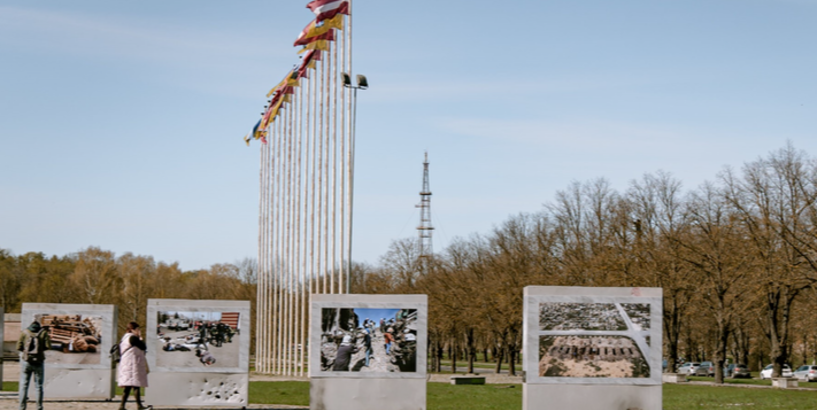 Pārvietota fotogrāfiju izstāde “Slava Ukrainai! Varoņiem slava!”