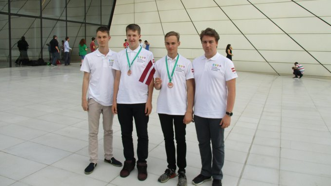 Divi Latvijas skolēni izcīna bronzas medaļas Starptautiskajā informātikas olimpiādē
