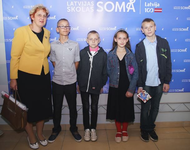 Iniciatīva "Latvijas skolas soma": 69 000 Rīgas skolēnu saņems īpašu dāvanu 
