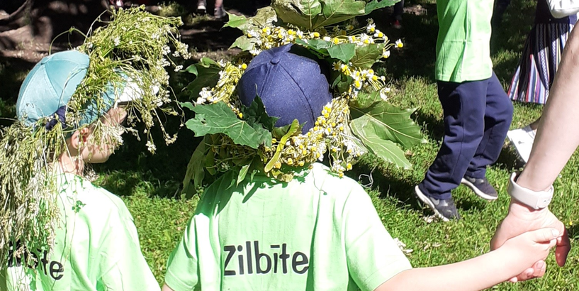 Ukrainas bērni iepazīst Vasaras saulgriežu ielīgošanas tradīcijas