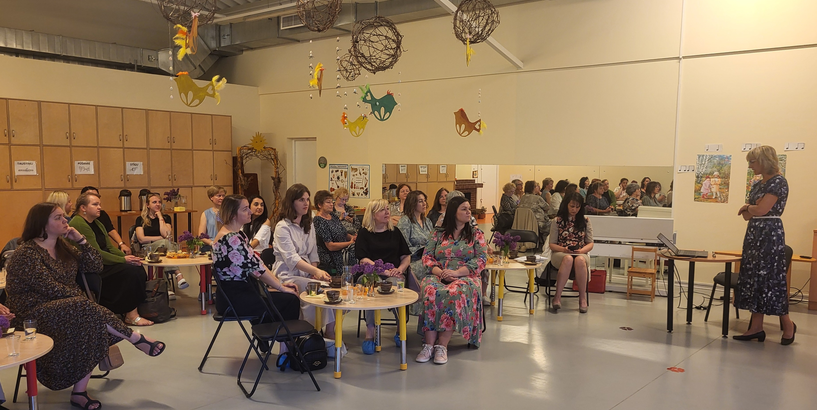 Cēsu pilsētas Izglītības pārvaldes darbiniece Dzintra Kozaka stāsta par metodiskā darba organizāciju pirmsskolās Cēsu novadā.