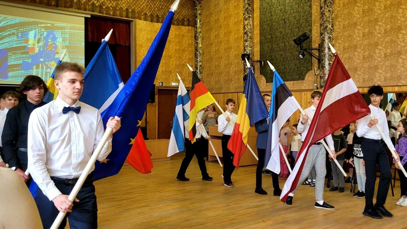 Rīgas Daugavgrīvas pamatskola svin Eiropas svētkus  “Eiro – vīzija: Ceļojums pa Eiropu”