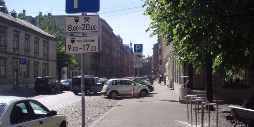 Pasākuma laikā varēs novietot automašīnas Brīvības gatvē