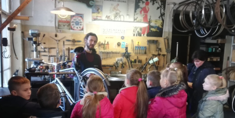 Iļģuciema vidusskolas bērni iepazīst "Ražots Latvijā"