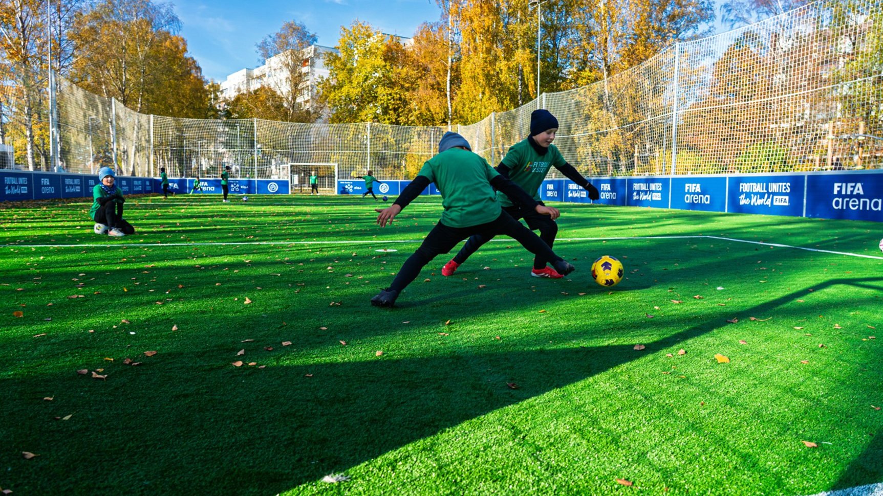 Rīgā atklāti divi jauni FIFA Arena futbola laukumi