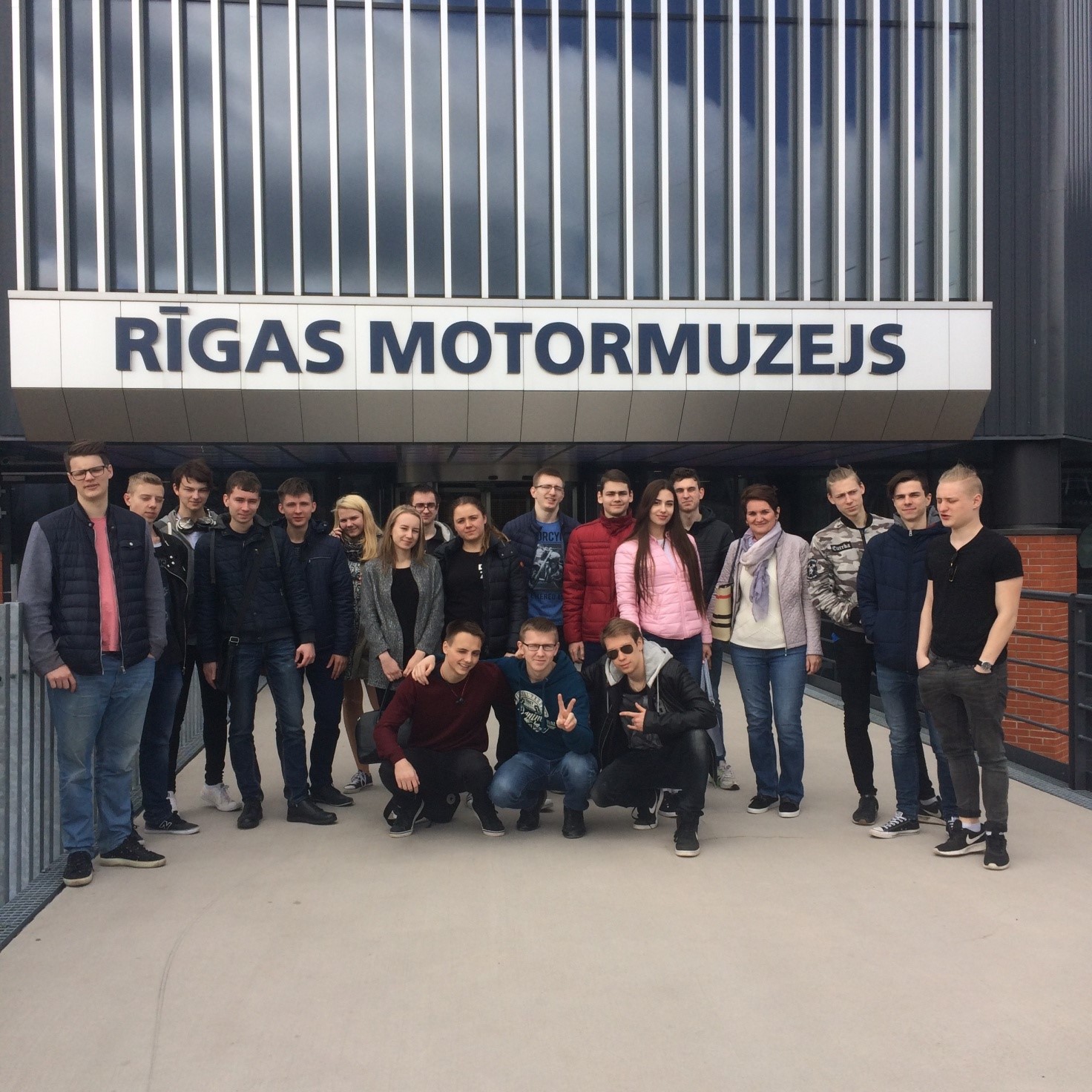 Skolēni dodas uz Rīgas motormuzeju