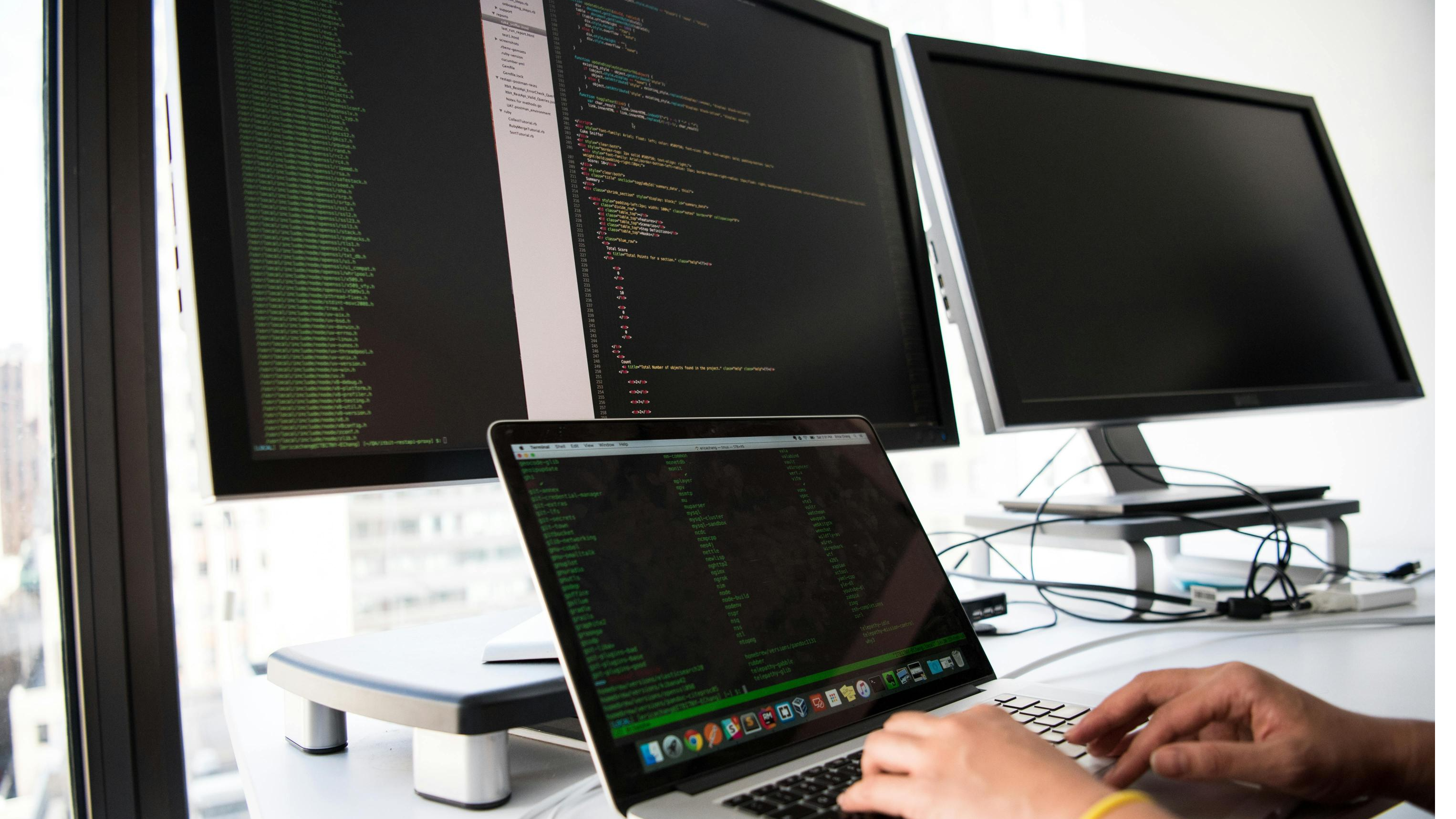 Rīgas pašvaldība palīdzēs jauniešiem attīstīt digitālās prasmes