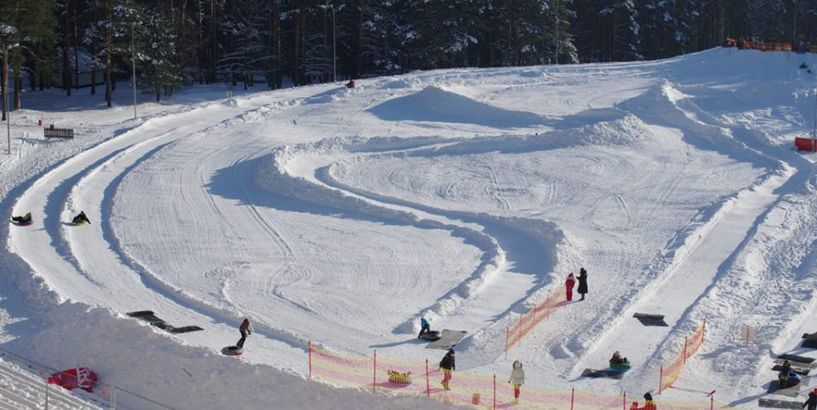 Mežaparkā darbu atsācis Rīgas sniega parks