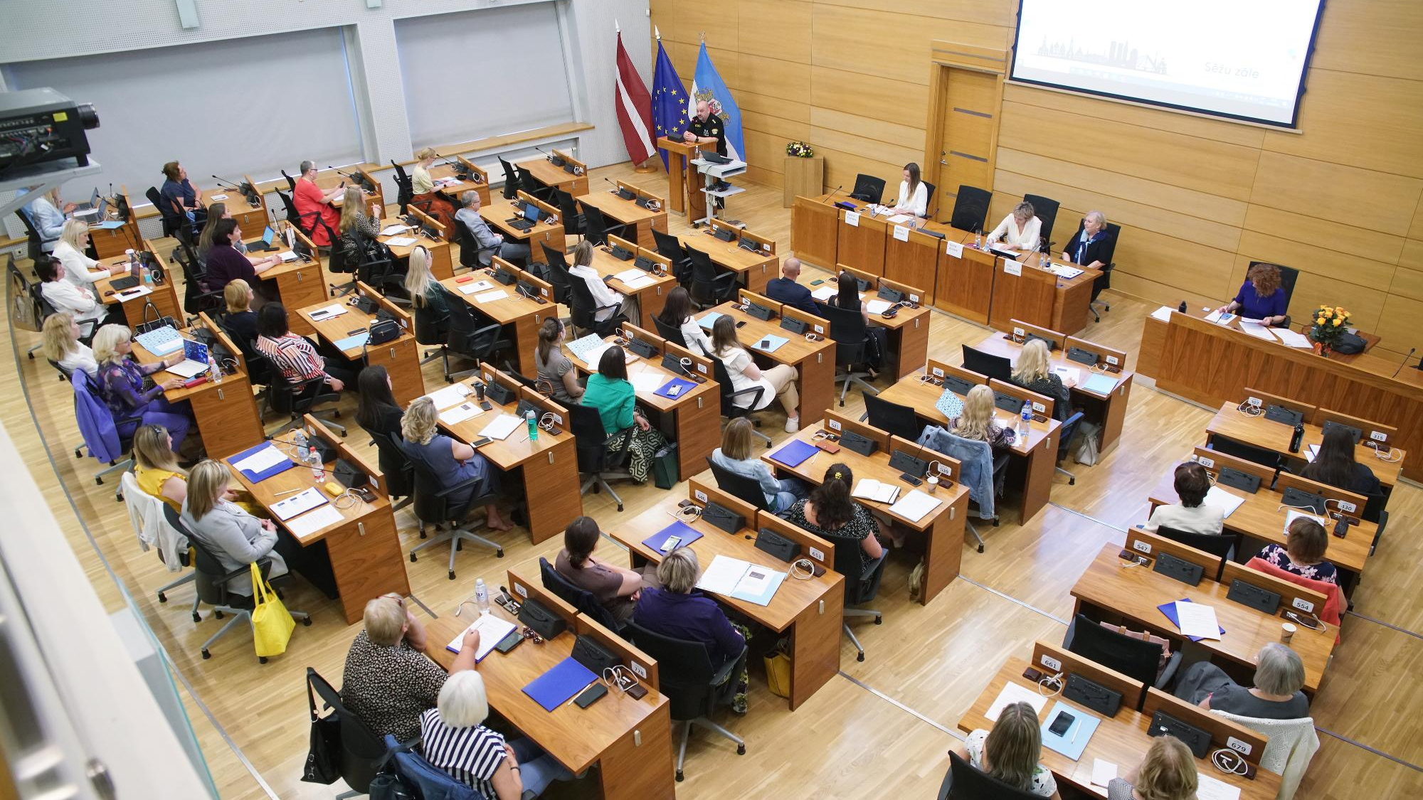 Rīgas domes Sociālo jautājumu komitejas konferencē analizē bērnu vardarbības un atkarību cēloņus