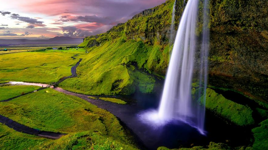Rīgas vidusskolēnus aicina piedalīties konkursā par jaunas lietotnes izstrādi ar mākslīgā intelekta palīdzību
