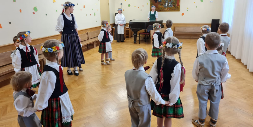 Rīgas 13. pirmsskolas izglītības iestādē “Ābecītis” no Mārtiņiem līdz Latvijas dzimšanas dienai