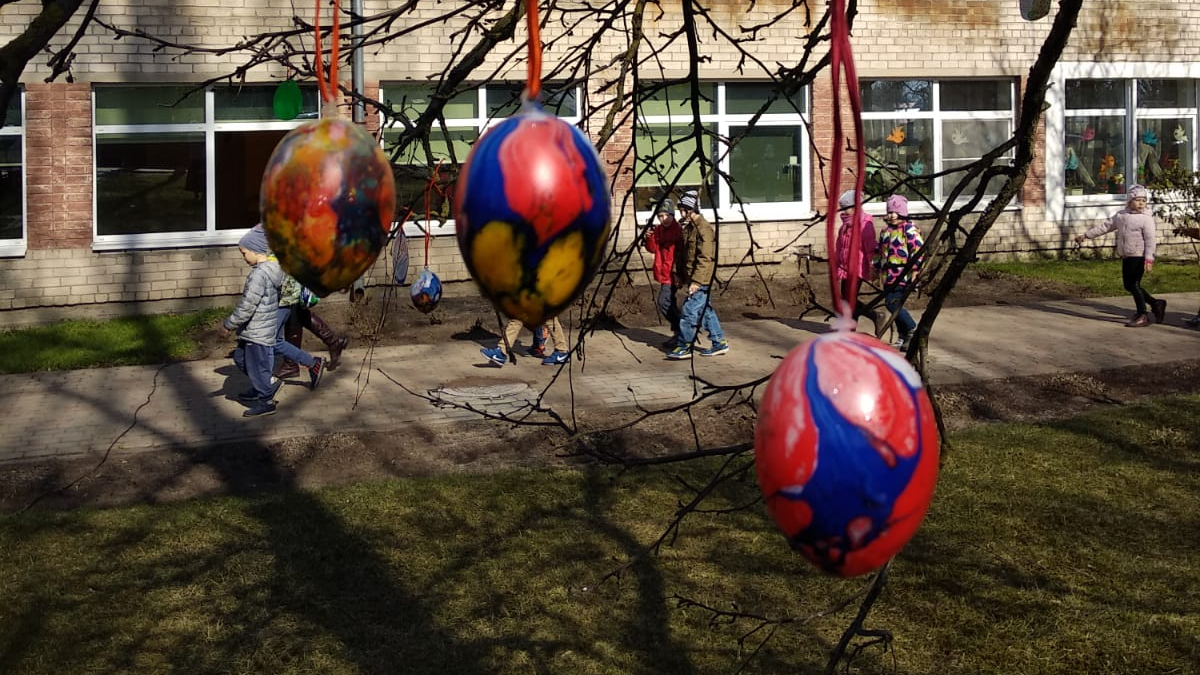 Rīgas 210. pirmsskolas izglītības iestāde ar vecākiem un kaimiņiem ieskandina pavasari