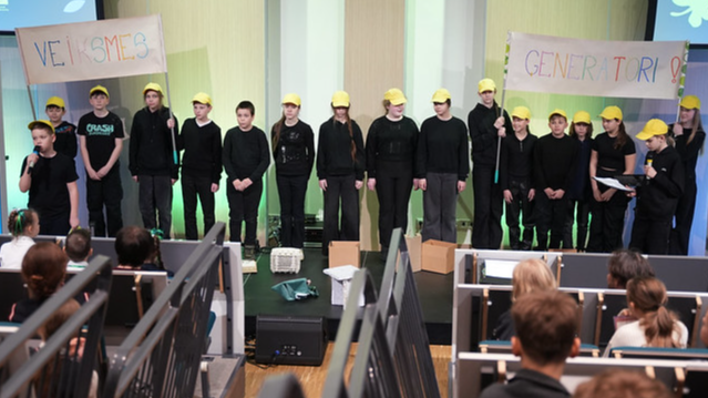 Apbalvotas klimatam draudzīgākās Rīgas skolēnu komandas un skolas