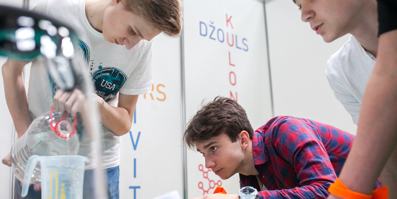 Katra ceturtā skola pieteikusies konkursam “FIZMIX Eksperiments”