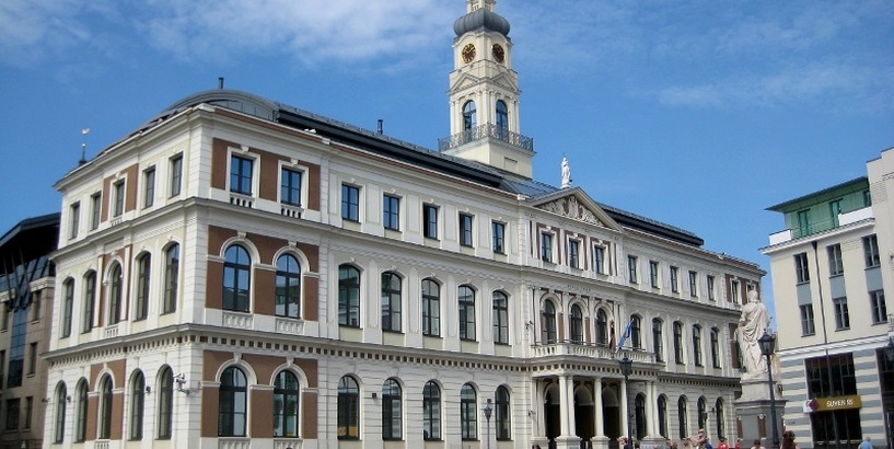 Atbalsta Rīgas izglītības iestāžu tīkla pilnveidošanas plānu