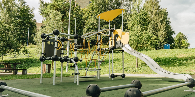 Rīgā atjaunos septiņus spēļu laukumus