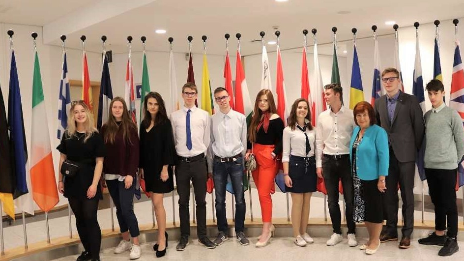 Rīgas 25.vidusskola piedalās Eiropas Parlamenta Vēstnieku skolu programmas īstenošanā