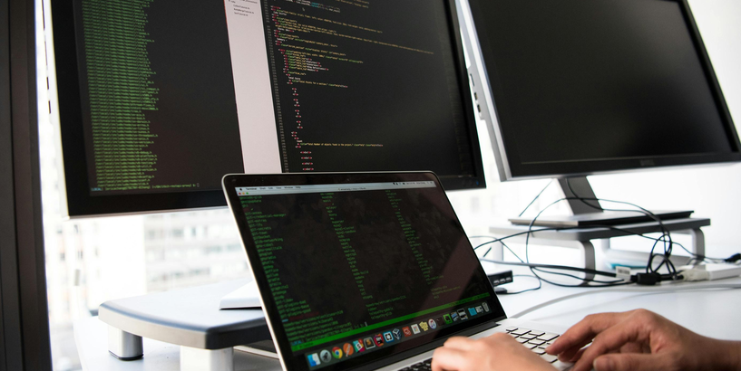 Rīgas pašvaldība palīdzēs jauniešiem attīstīt digitālās prasmes