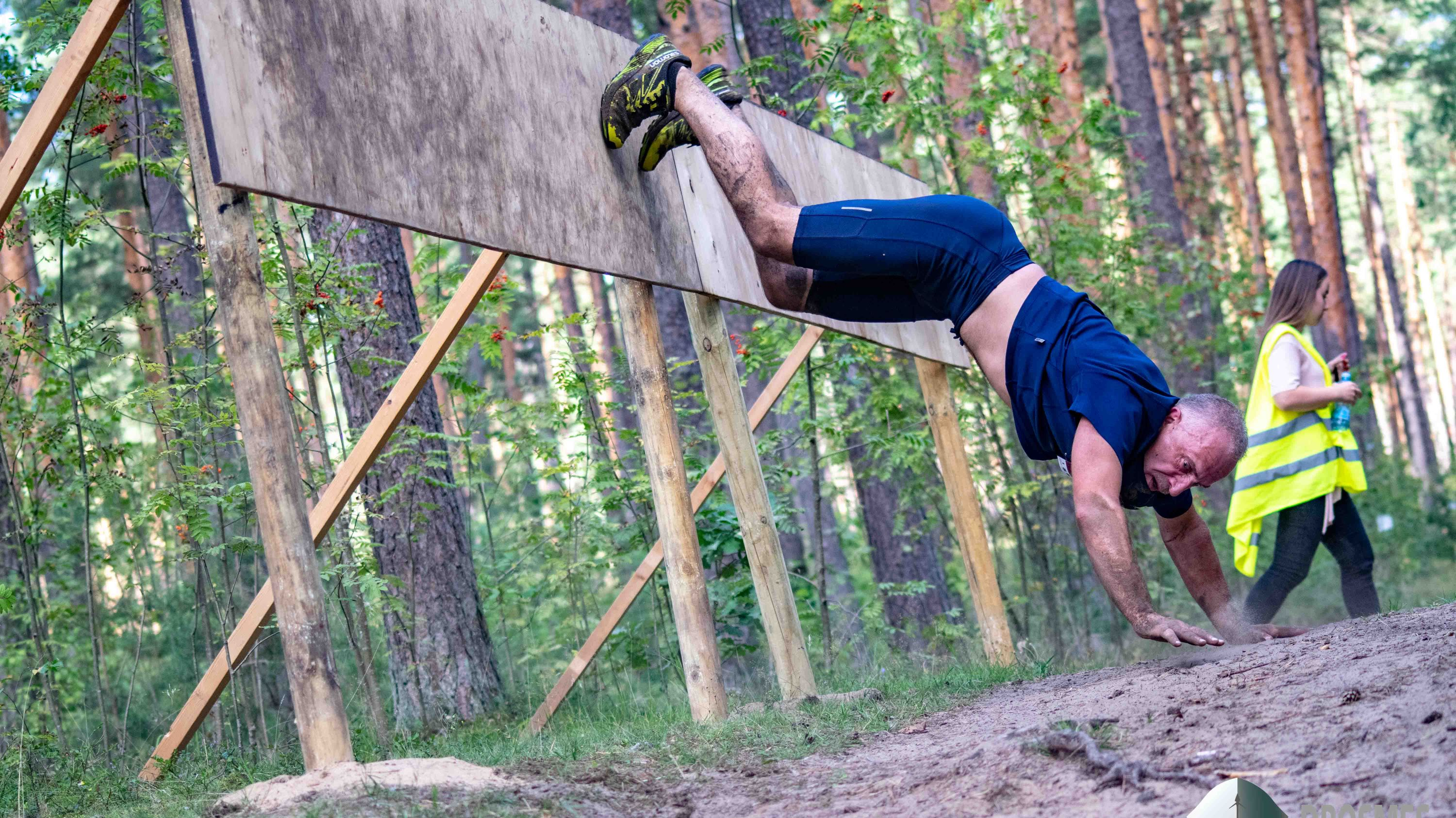 Šķēršļu sacensības “Drosmes skrējiens” pieskandināja Biķernieku trasi