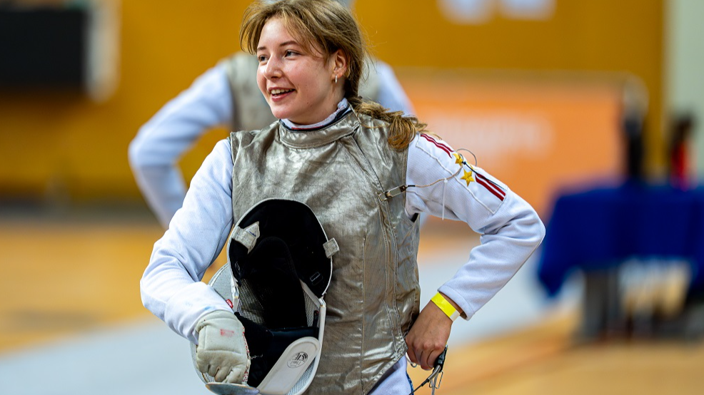 Ābeles vēsturiskā uzvara Zviedrijā Eiropas kausā kadetiem – Latvijas paukotāju panākumu turpinājums 2025. gadā 