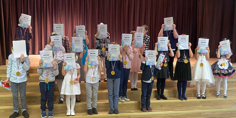 Rīgas 88. vidusskolā norisinājās Ziemassvētku koncerti