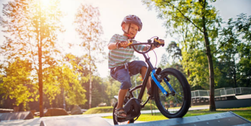 Aicina bērnus piedalīties bezmaksas fizisko aktivitāti veicinošās dienas nometnēs