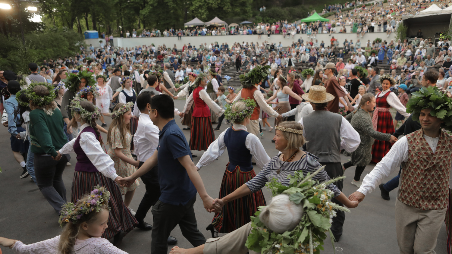 Tradicionālās Līgo dejas Dzegužkalnā